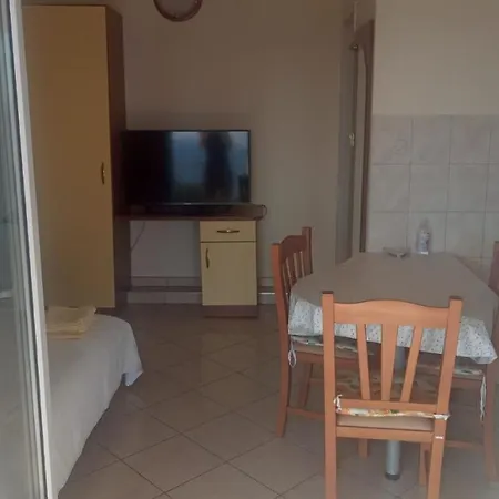 Healing Gem Of Stobrec Apartment